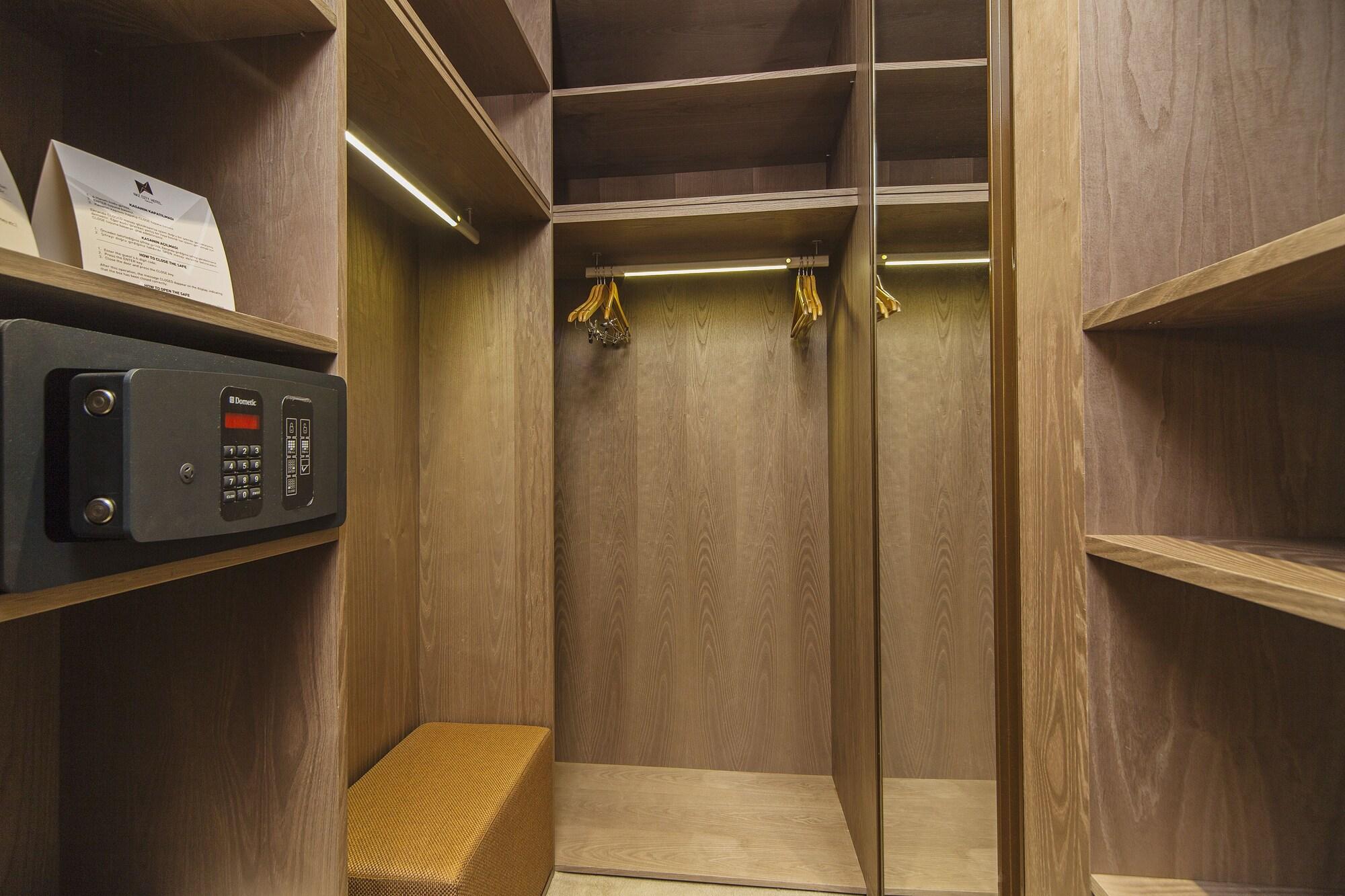 Naz City Hotel Taksim - Special Category Estambul Exterior foto